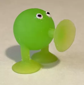 Figura giocattolo suzione mostro LIME VERDE Premio spazio 1,5"" alta Q*bert look - Foto 1 di 6