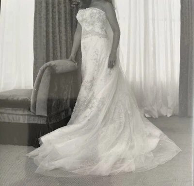 Vestido de novia formal REEM ACRA NEW YORK marfil con cuentas y encaje sin tirantes talla 8 Foto 1 de 4