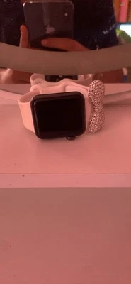 Apple Watch Series 3 GPS 38mm Estuche de Aluminio Plateado Pulsera Deportiva Blanca Foto 1 de 4