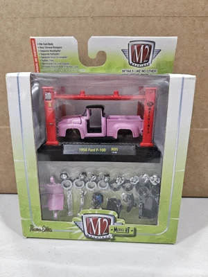 M2 Machines Model-Kit 1:64 1956 福特 F-100 R05 15-02 粉红色 黑色 — 第 1/2 张图片