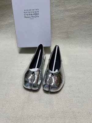 Zapatos de salón de ballet Maison Margiela TABI planos de cuero talla 37 plateados de Japón Foto 1 de 4