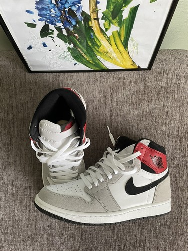 Jordan 1 High Grigio Fumo UK 9 Uomo Donna