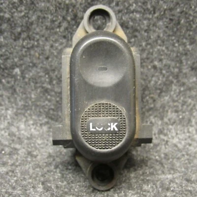 Interruptor de bloqueo de puerta Chrysler PT Cruiser 2001-2005 botón de control diestro o derecho OEM 51787 Foto 1 de 4