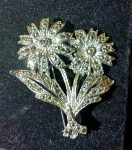 Lovely Vintage Silver Tone Marcasite Type Flower Brooch / Broach.       J15JCBd* - Picture 1 of 5