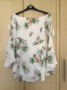 Missguided white floral playsuit size M - Picture 1 of 6