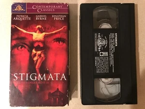 Stigmata (VHS, 2000) Patricia Arquette, Gabriel Byrne, Jonathan Pryce - Picture 1 of 3