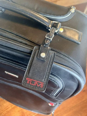 Tumi Alpha 2 International Expandable 2 Wheeled 20" Black Carry On • - Image 1 of 4