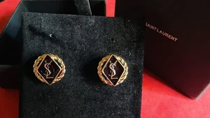 Yves Saint Laurent Ohrringe Schmuck Ohrstecker SchwarzGold wie neu o. Stein YSL - Bild 1 von 3