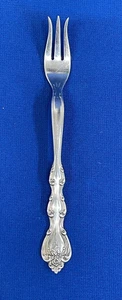 VINTAGE COLLECTIBLE FORK 6" INTERNATIONAL SILVER PLATE - Picture 1 of 4