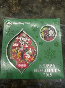 BRAND NEW Disney Passholder Happy Holiday 2018 LTD Edition Ornament Pin  - Picture 1 of 2