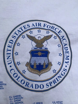 Camisa De Colección de Clase de Graduación de Colorado Springs Academia de la Fuerza Aérea de los Estados Unidos con Nombres Foto 1 de 4