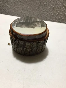 Vintage Yellowstone Park runde hölzerne Schmuckschatulle Rinde intakter Wolf im Schnee Live Edge - Bild 1 von 6