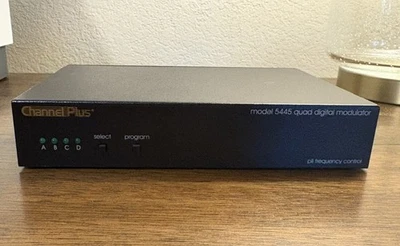 Channel Plus Model 5445 Quad Digital Modulator CATV 65-125 UHF 14-65 50/60 Hz - Bild 1 von 4