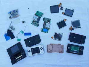 Nintendo DS Lite parts lot - Picture 1 of 2