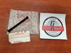 NOS Honda 1974 CR125M 1977 1978 MT125R SIDE COVER BAND 83503-360-000 H107 - Picture 1 of 2