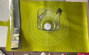Joseph Joseph measuring jug & new roll up pastry mat - Picture 1 of 6