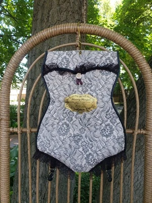 Vintage 1940s Ladies Stocking Nylons Hosiery Panties Hanger Carrier Holder - Image 1 of 4