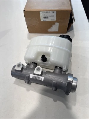 Novo GM 19420962 Master Cylinder 2009-2014 Silverado Sierra 2500HD 3500HD - Imagem 1 de 4