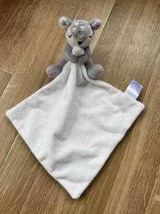 NUEVO SIN ETIQUETAS RARO RETIRADO THE LITTLE WHITE COMPANY DEE DEE CIERVO EDREDÓN BLANKIE LINDO - Imagen 1 de 11