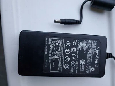 Adaptador de corriente alterna Viewsonic UP06031120A salida DC 12V 3.8A para monitor. OEM Foto 1 de 3