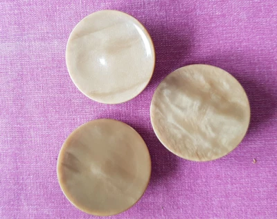 3 alte Knöpfe  3cm braun/beige - Bild 1 von 2