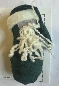 Santa Claus Puffy Quilted Green New Christmas Fluffy Brooch Pin Holiday Winter - Picture 1 of 4