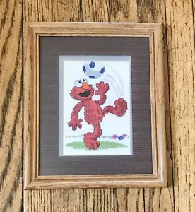 Elmo che gioca a calcio rifinito punto croce incorniciato stravagante Sesame Street - Foto 1 di 3