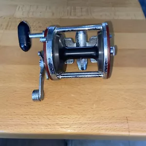 Vintage Penn Jigmaster 500 Conventional Reel W/ Bracket - Picture 1 of 10