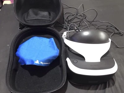 PS5 VR1 Gaming Headset   2VR WANDS 2GAMES MANUAL PLUS HARD SIDED CARRY CASE  - Image 1 of 4