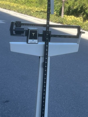 DE COLECCIÓN SALUD O METRO Báscula Médica Estilo Oficina Peso 350lbs Altura Medida Foto 1 de 4