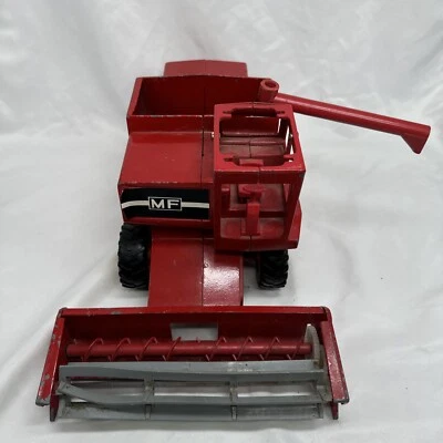 Vintage 1973 Ertl 1:20 Massey Ferguson 760 Combine - Image 1 of 4