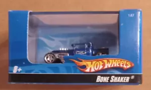Coctelera de huesos escala 1:87 Hot Wheels con vitrina de acrílico azul con llamas plateadas - Imagen 1 de 6