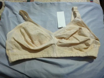 Beige Playtex 18 Hour Sensational Support Wire Free Bra 48B *NEW* - Image 1 of 2