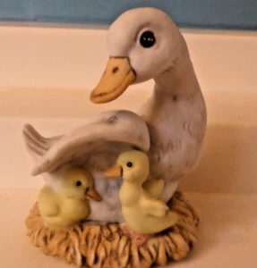 Vintage 1983 Enesco Duck & 2 Ducklings Figurine ~ 3.25" - Picture 1 of 5