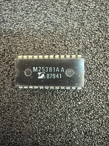 1 Stück/pc.  M253B1AA - SGS-Ates - DIP24-600MIL - Rhythmusgenerator - Picture 1 of 1