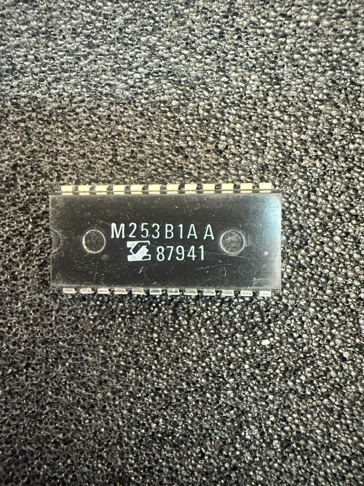 1 Stück/pc.  M253B1AA - SGS-Ates - DIP24-600MIL - Rhythmusgenerator - Bild 1 von 1