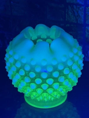 Vintage Green Opalescent Hobnail Glass Rose Bowl Uranium 4 Inch - Image 1 of 4