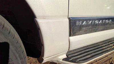 07-17 Navigator Driver Moldura izquierda de guardabarros Tira de ajuste Pv Blanco Chocolate Foto 1 de 4