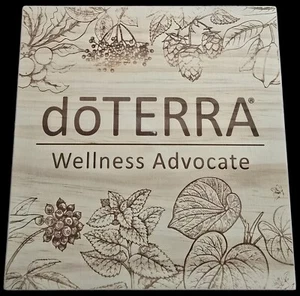 Scatola portaoggetti in legno nuova con chiusura per oli essenziali dōTERRA - 36 slot [F2] - Foto 1 di 4