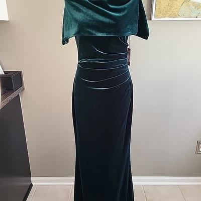 NEW NWT Vince Camuto Off-the-Shoulder Green Velvet Formal Gown Womens Size 6 - Image 1 of 4