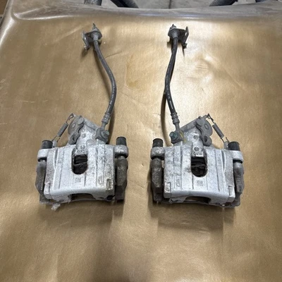 06-09 JUEGO DE 2 PINZAS DE FRENO TRASERAS IZQUIERDA Y DERECHA PONTIAC SOLSTICE OEM Foto 1 de 4