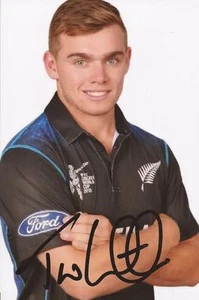 NEW ZEALAND: TOM LATHAM SIGNED 6x4 ODI PORTRAIT PHOTO+COA - Imagen 1 de 1