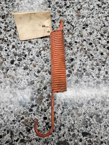 ALLIS CHALMERS 600 SERIE GERÄTTYP PFLANZGEFÄSS ZUGFEDER 70558448 - Bild 1 von 1