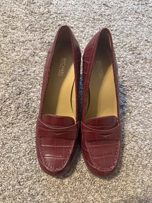 Michael Kors Mocasines Tacón Repujado Croc Rojo Profundo Talla 7.5 Mujer Foto 1 de 4