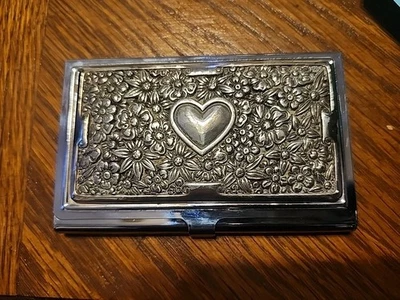 Brighton Vintage Tarjeta de Crédito Identificación Tarjeta de Visita Repujado Campo de Corazón NUEVO Foto 1 de 4