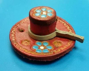 RARE VINTAGE 1970's SOUVENIR MINIATURE MEXICO LEATHER RED HAT w FLOWERS 1 3/4" - Bild 1 von 1
