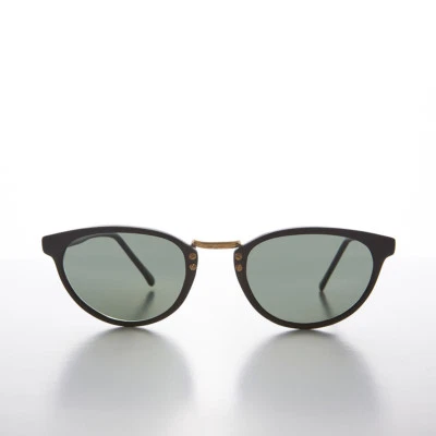 Черные маленькие солнцезащитные очки кошачий глаз с золотыми акцентами - Mara - Изображение 1 из 3