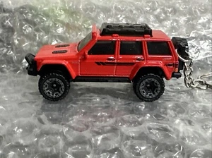 Hot Wheels 2022 Baja Blazers 10/10 '95 JeeP Cherokee Red Custom KeychaiN 1:64 - Bild 1 von 7
