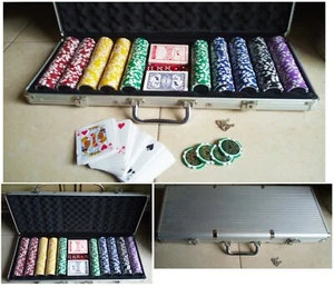Scatola 500 fiches 2 mazzi carte francesi Poker dadi - Foto 1 di 1