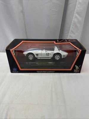 Road Signature White/Blue Corvette Grand Sport Roadster 1:18 Die Cast, New! - Image 1 of 4